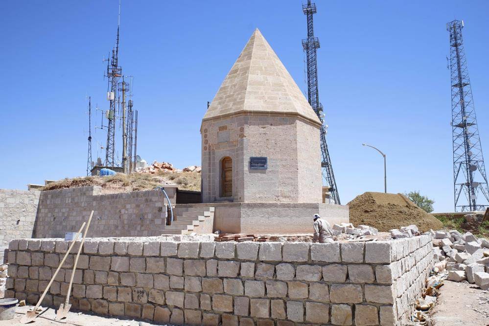 Selçuklu dönemine ait 1'i çocuğa ait 5 mezar bulundu 6